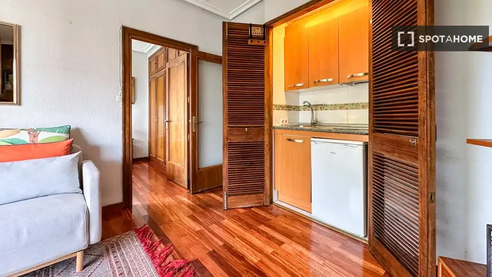 Cocina de Estudio para compartir en Madrid con Aire acondicionado, Calefacción y Terraza