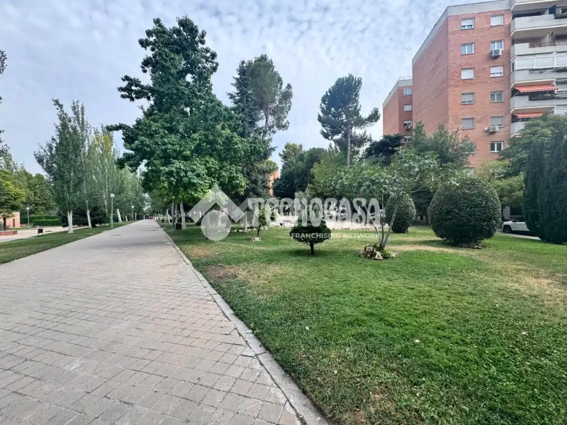 Piso con piscina en venta en Barajas