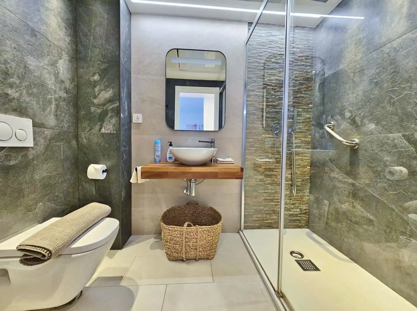 Bathroom of Flat for sale in El Campello  with Air Conditioner, Terrace and Storage room
