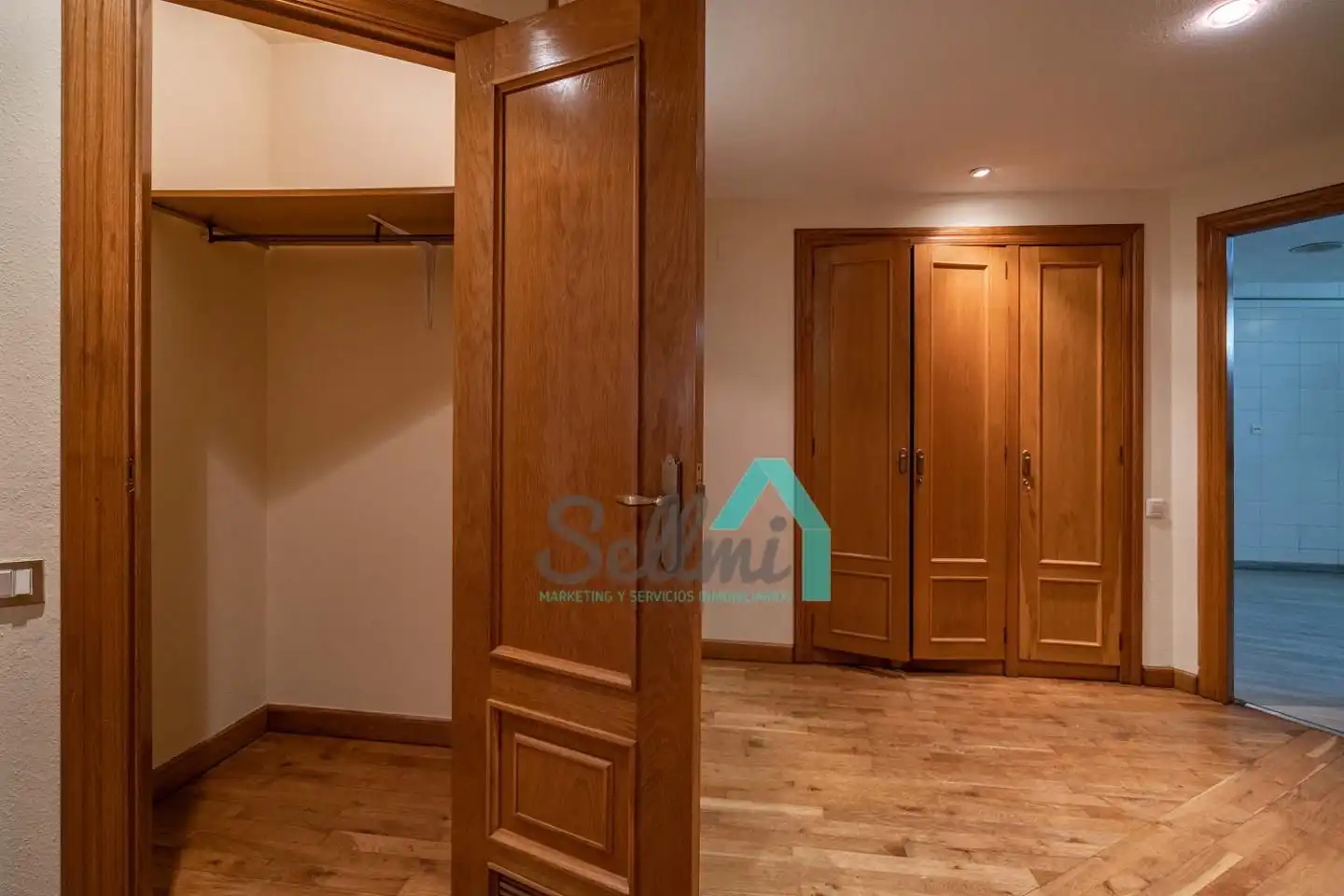 Habitación de Piso en venta en Oviedo  con Calefacción, Parquet y Terraza