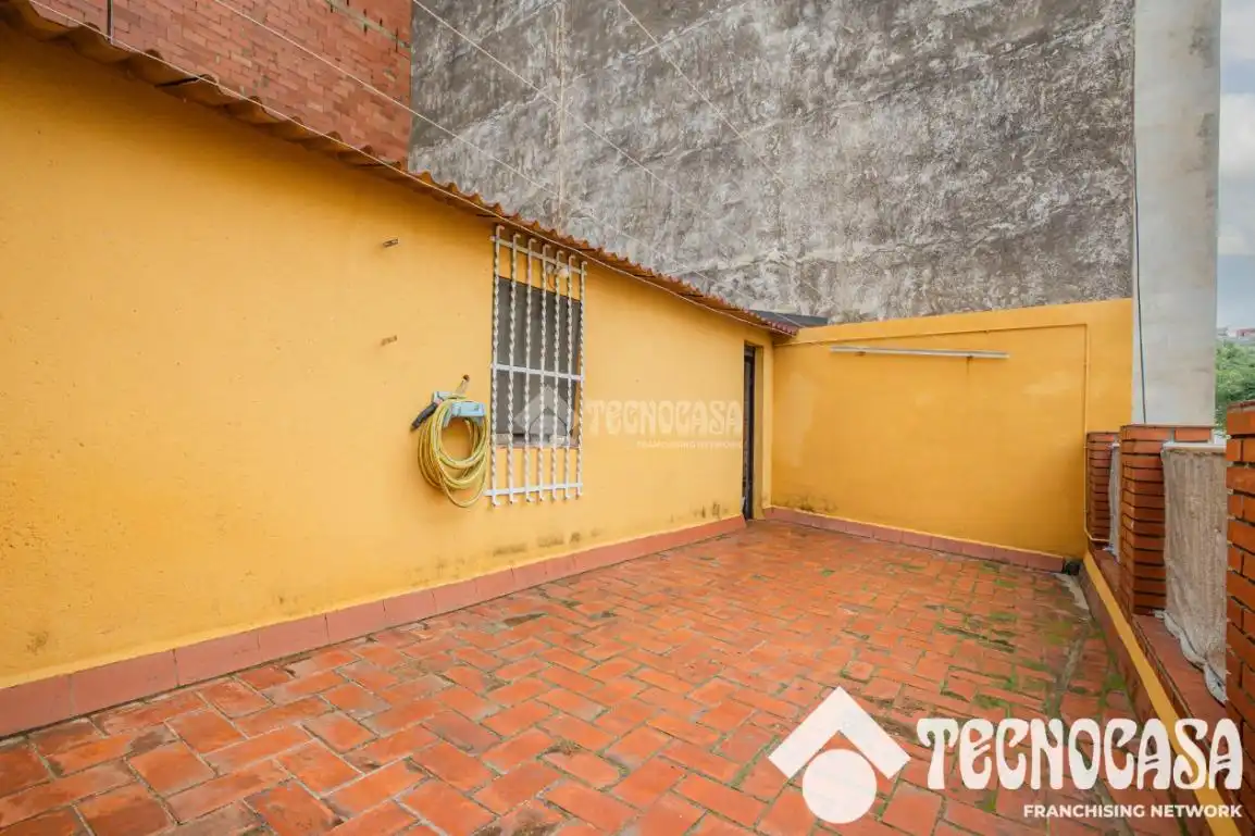 Terrassa de Casa adosada en venda en Riu Nord