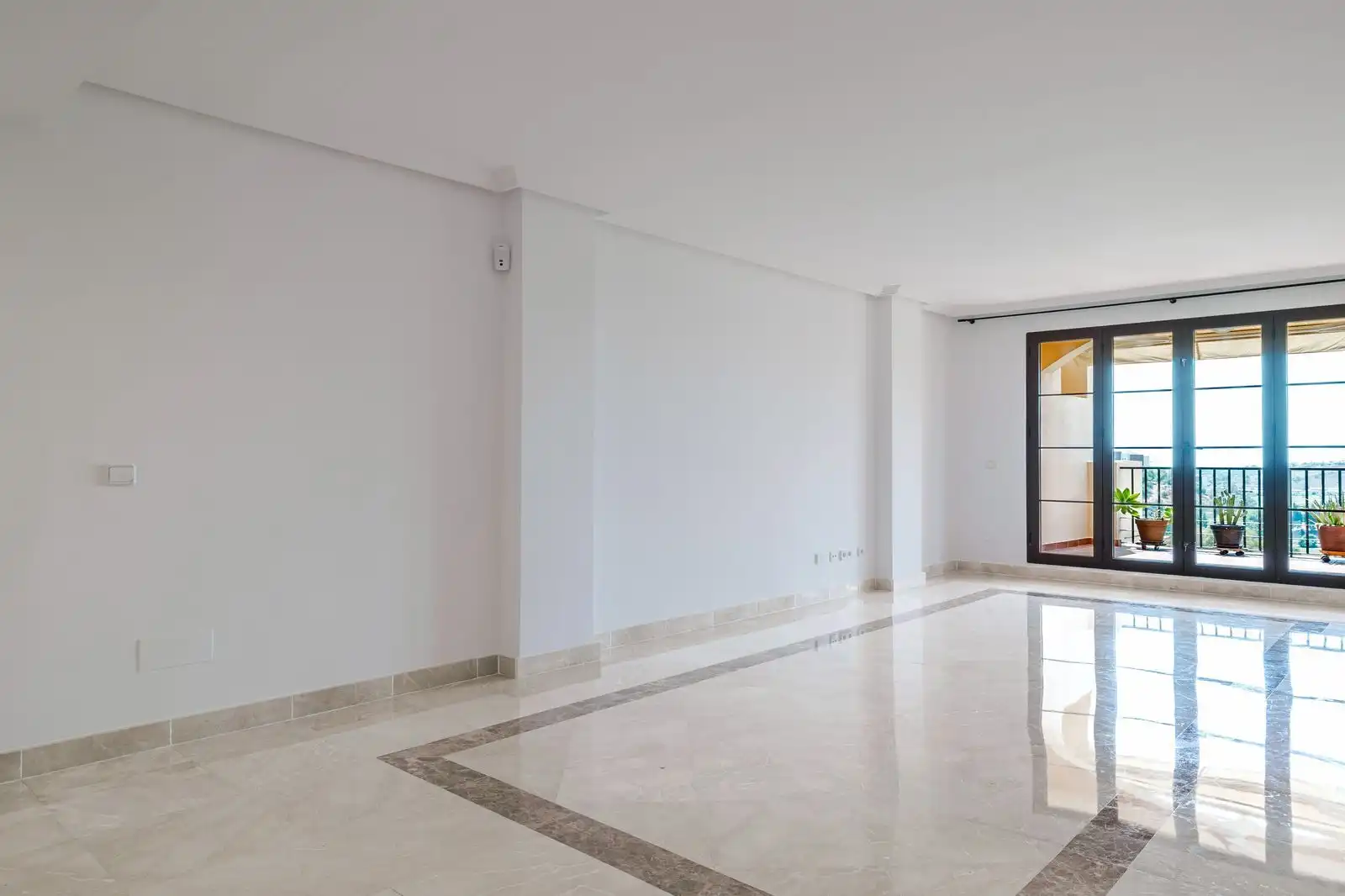 Flat for sale in Benahavís  with Air Conditioner, Terrace and Alarm