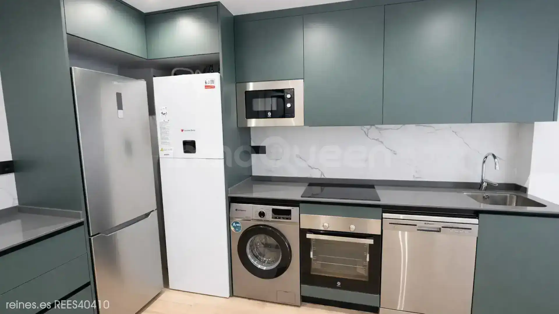 Kitchen of Flat for sale in Zaragoza  with Heating, Terrace and Furnished