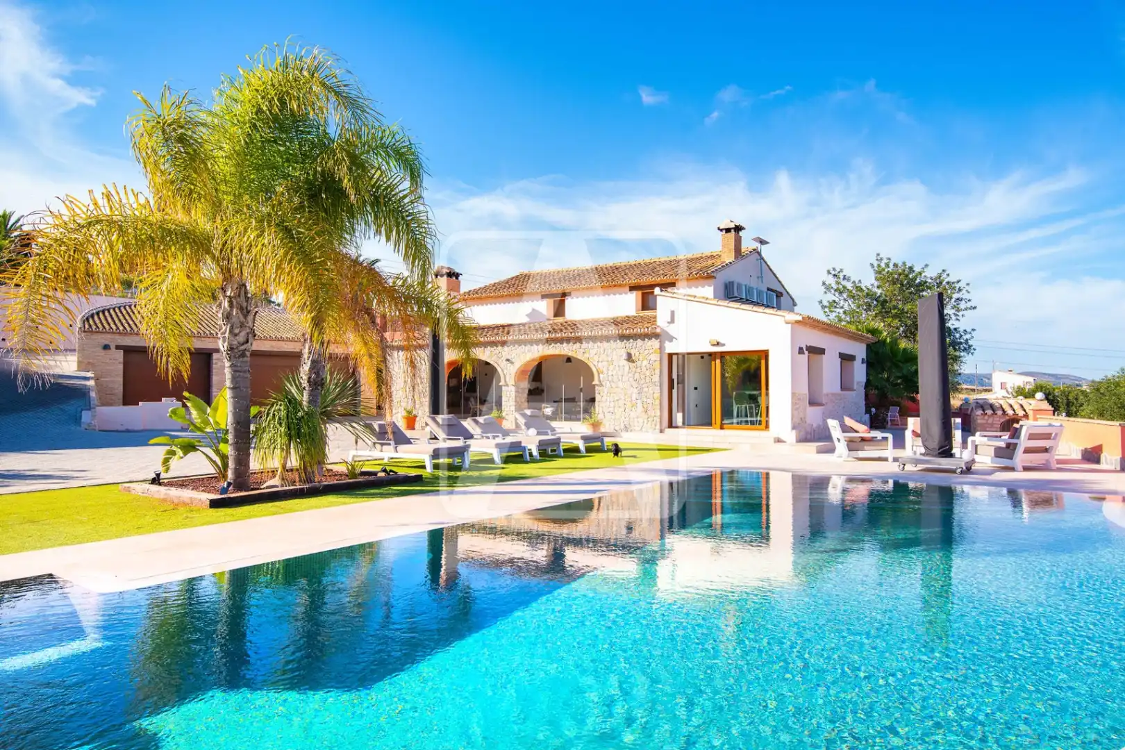 Maison rustique avec piscine à vendre à Teulada