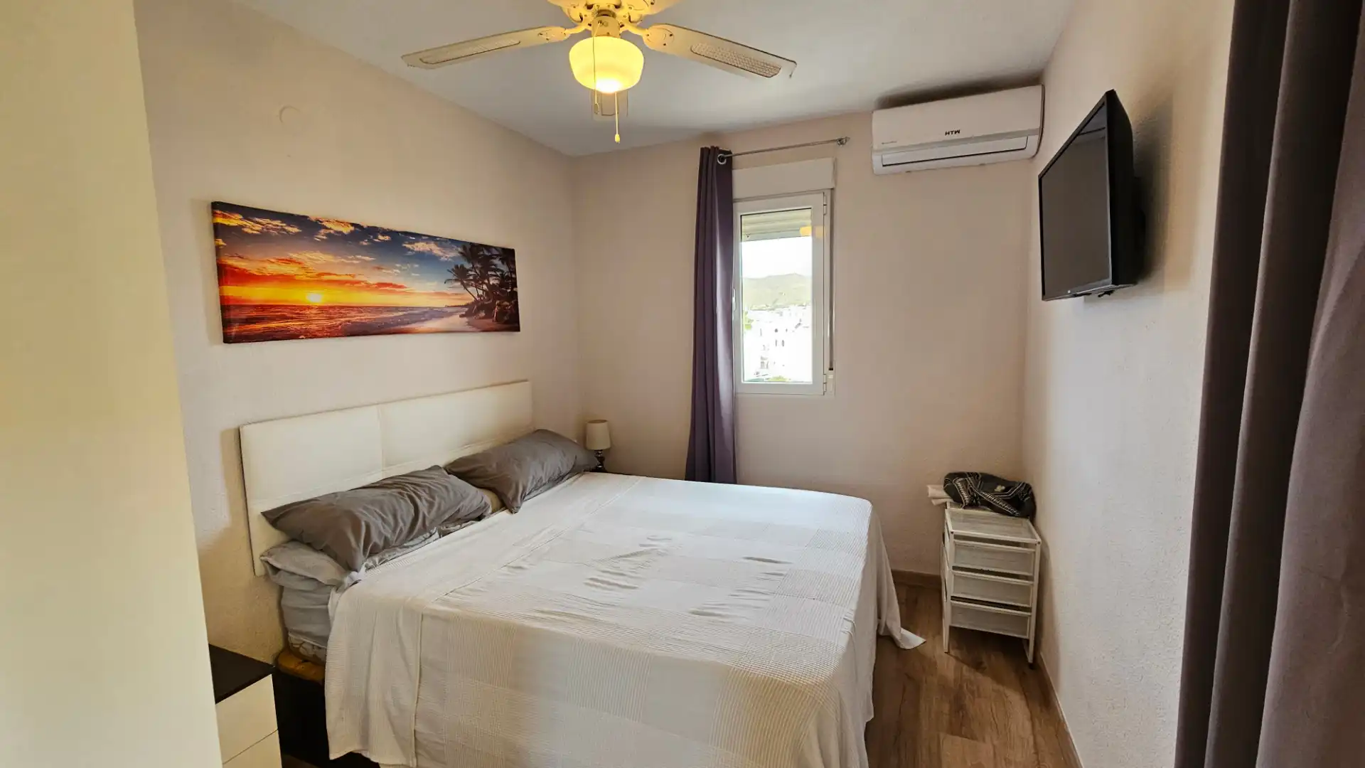 Habitación de Casa adosada en venta en El Campello con Aire acondicionado, Calefacción y Jardín privado