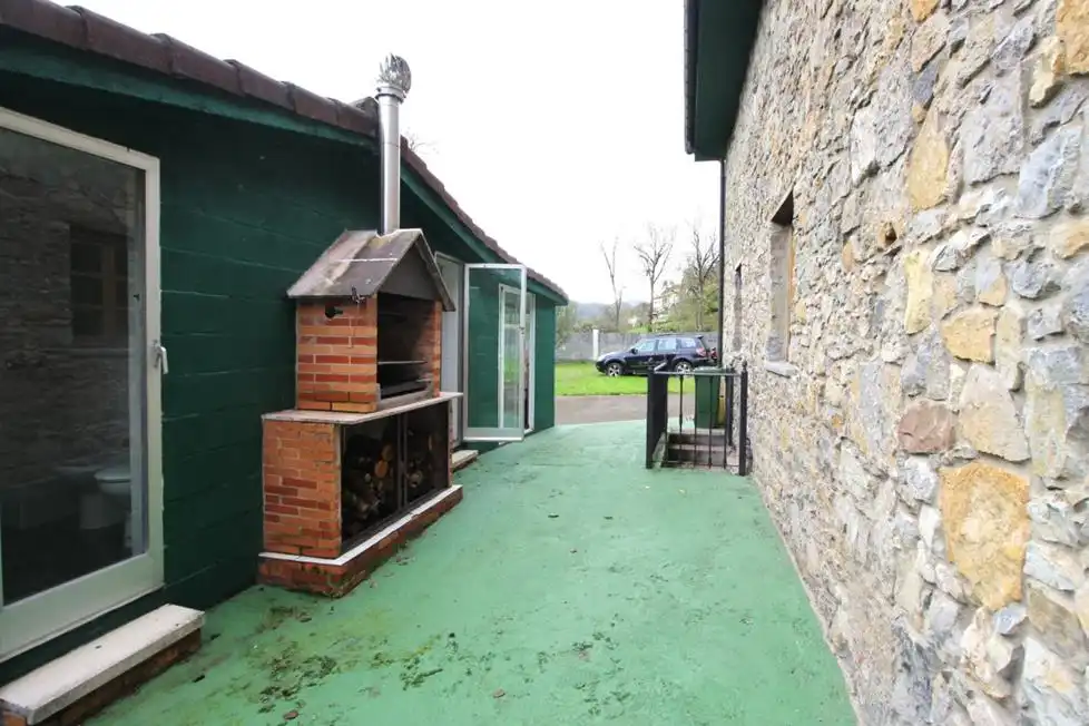 Terrassa de Casa o xalet en venda en Oviedo  amb Moblat