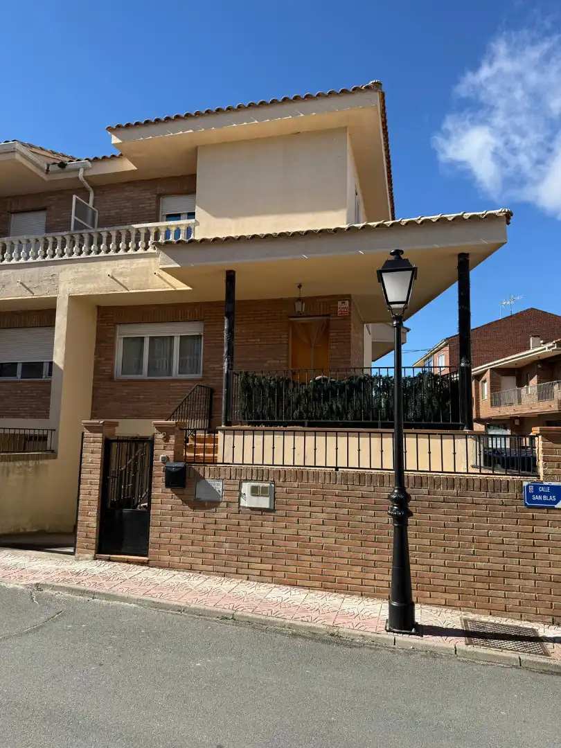 Vista exterior de Casa o chalet en venta en El Fresno con Calefacción, Jardín privado y Terraza