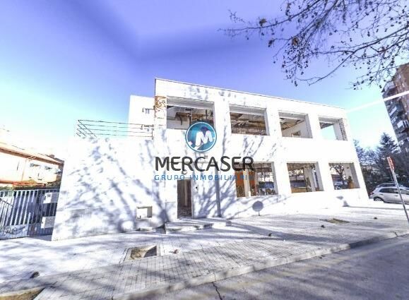 Vista exterior de Edifici en venda en Alcalá de Henares