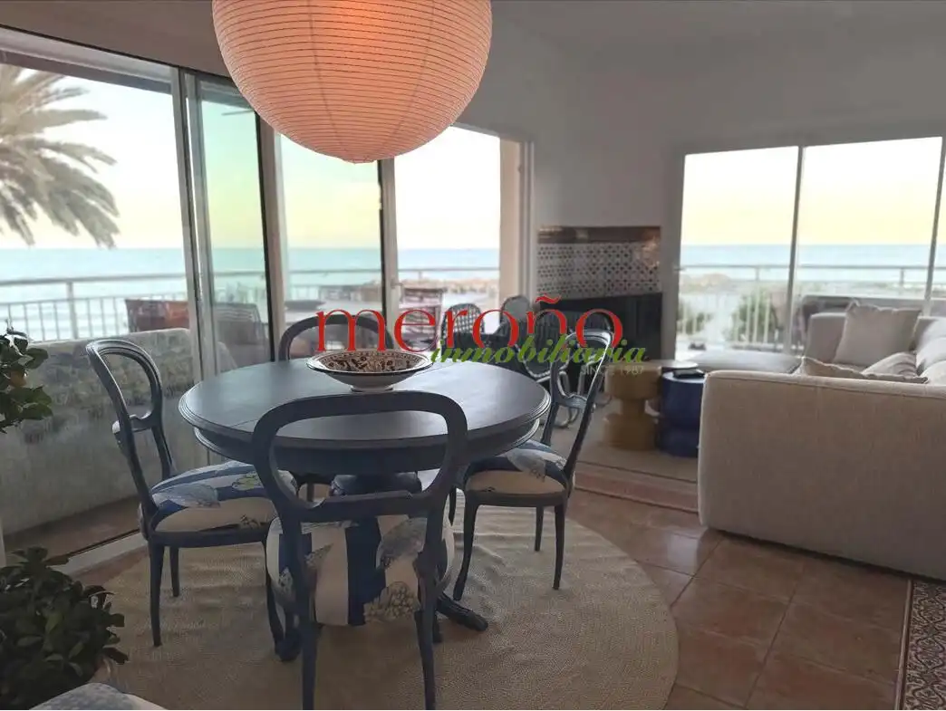 Menjador de Apartament de lloguer en Santa Pola amb Terrassa i Moblat