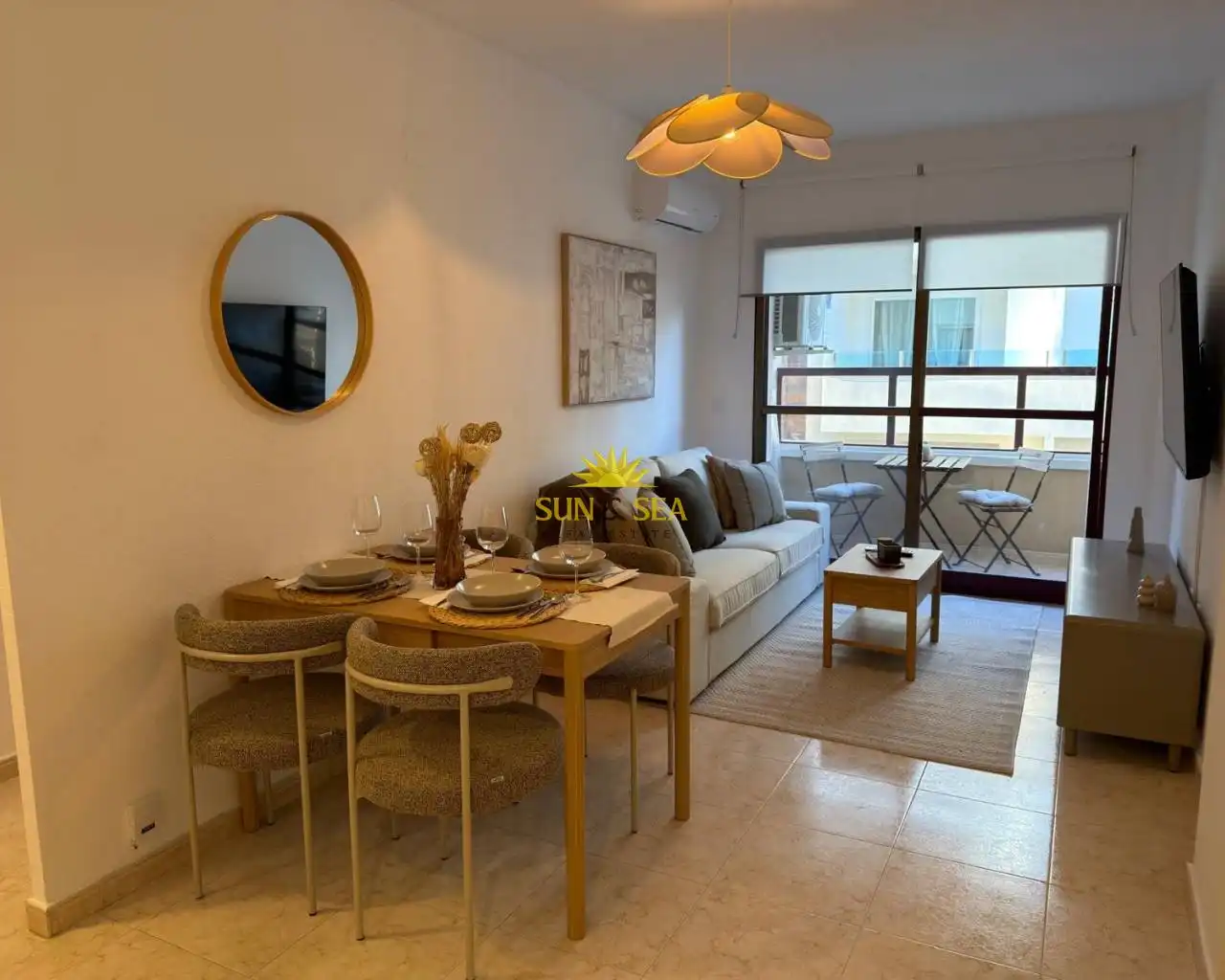 Sala d'estar de Pis de lloguer en Torrevieja amb Calefacció, Moblat i Forn