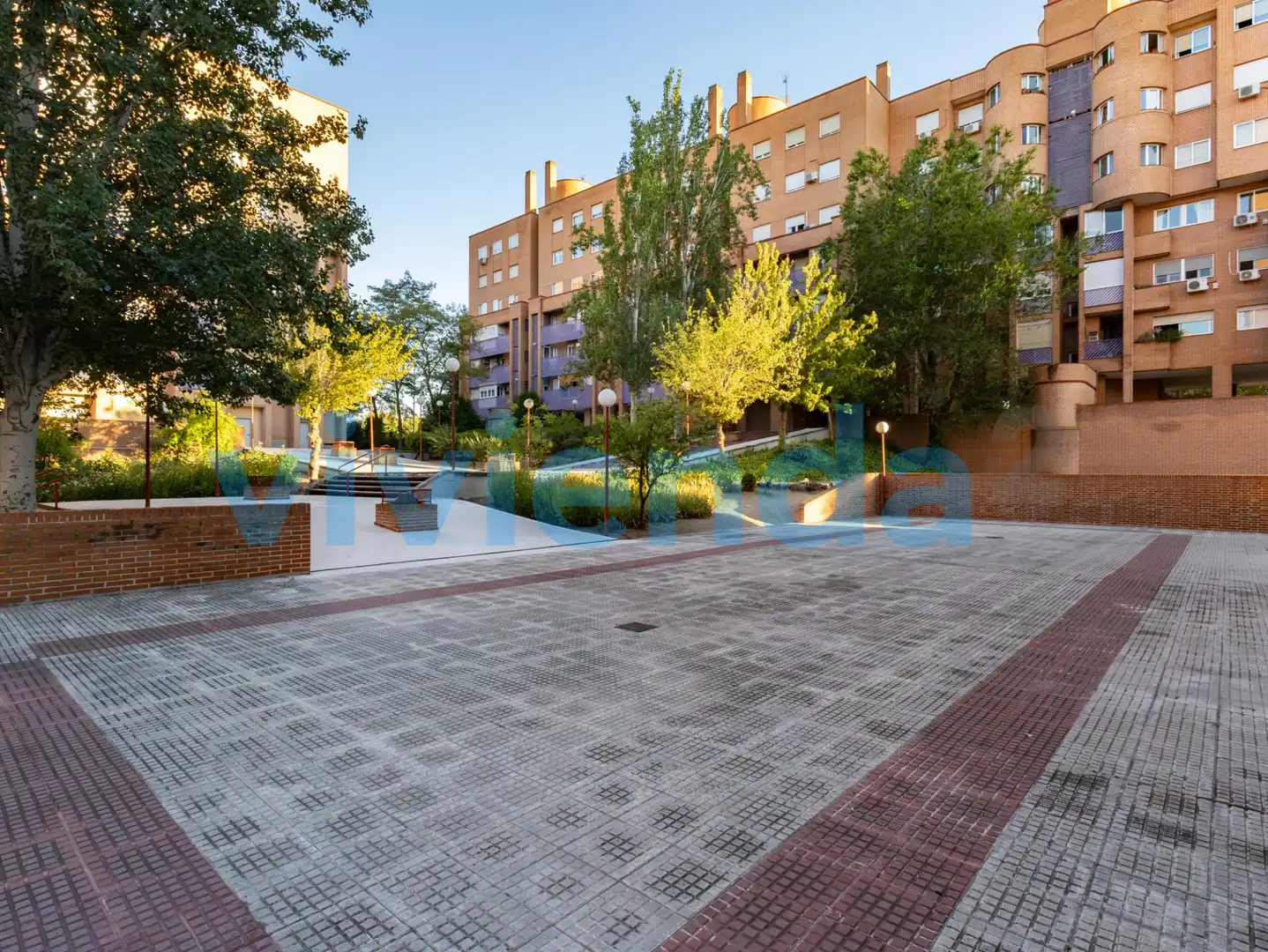 Vista exterior de Piso en venta en Madrid con Calefacción y Balcón