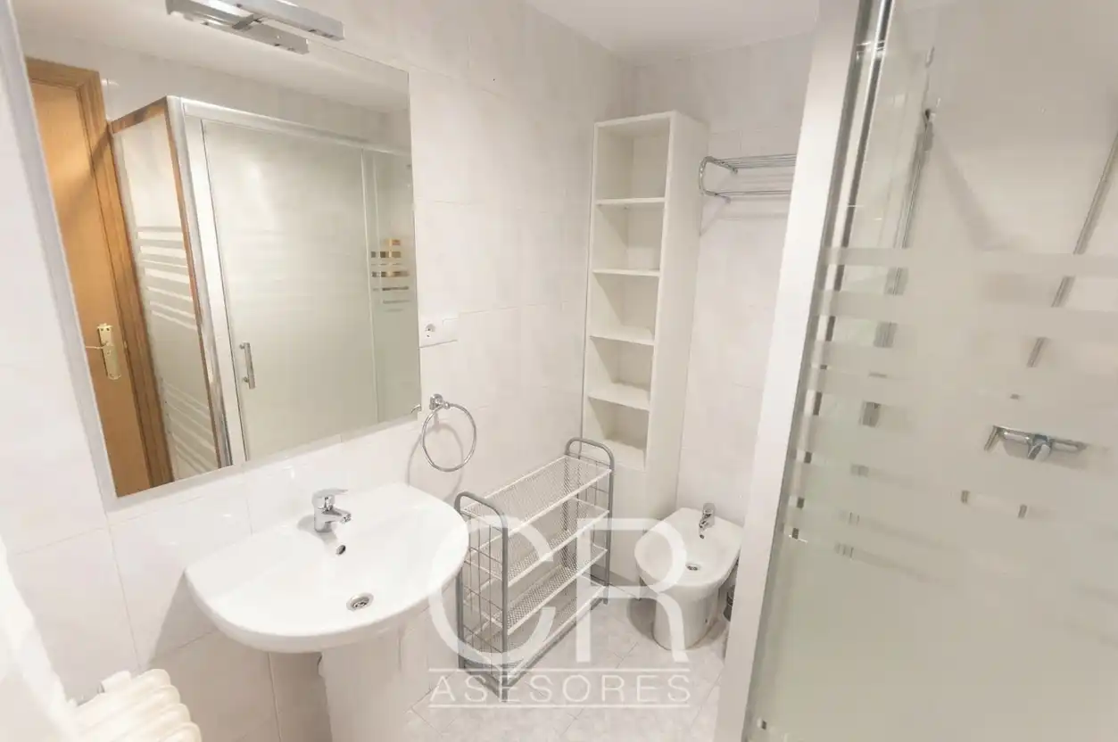 Baño de Piso de alquiler en Granada con Aire acondicionado, Calefacción y Balcón