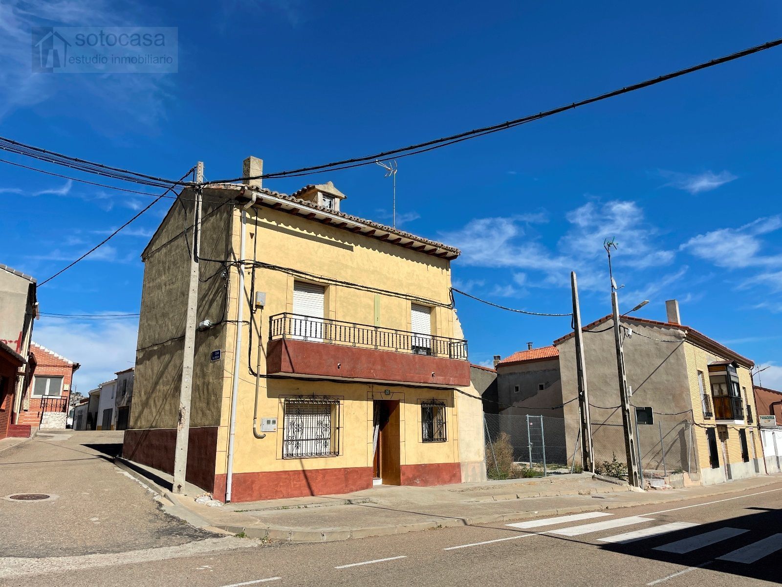 Vista exterior de Casa o xalet en venda en Piña de Esgueva amb Traster