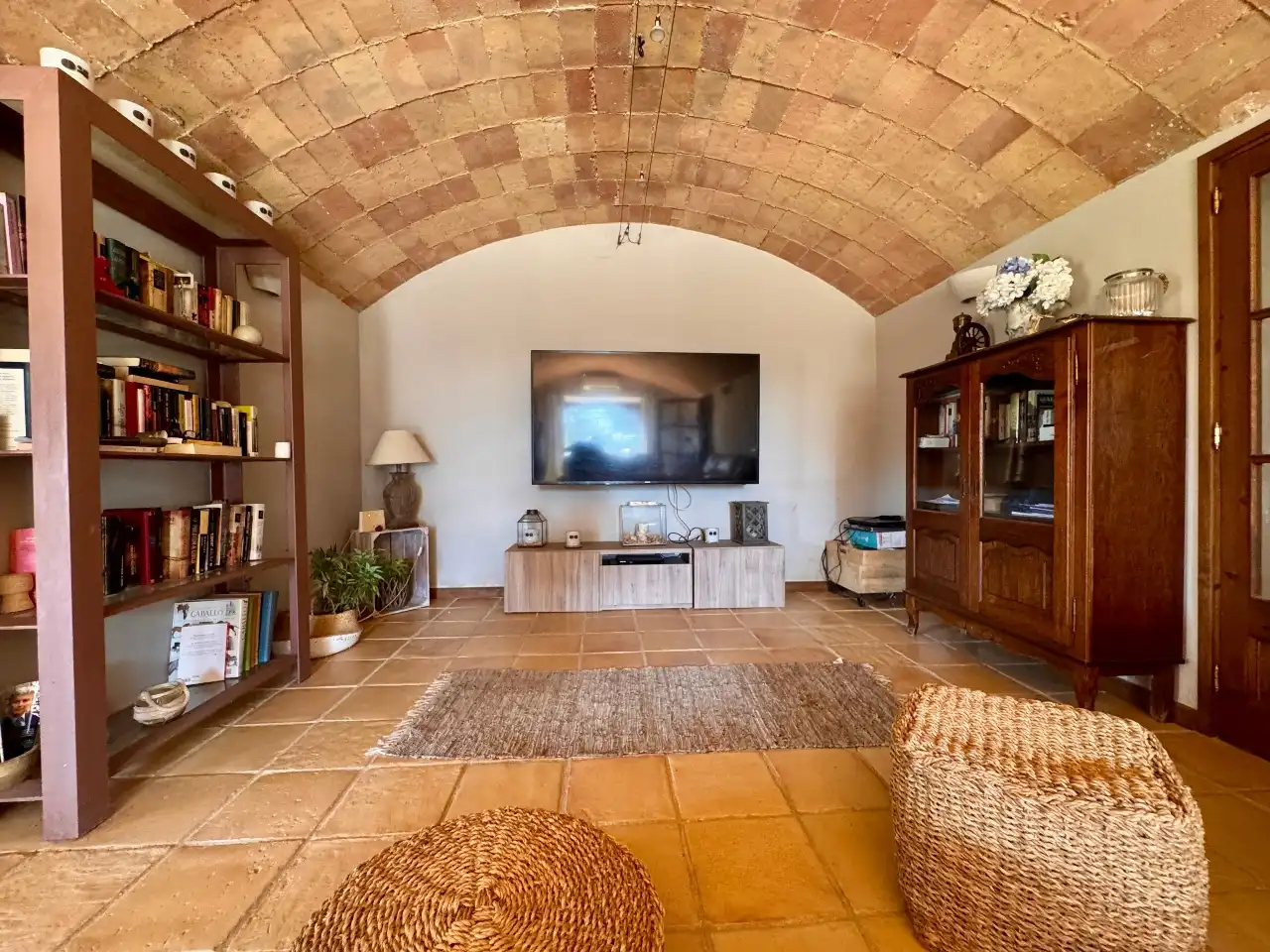 Sala d'estar de Finca rústica en venda en Cruïlles, Monells I Sant Sadurní de L'Heura amb Aire condicionat, Calefacció i Jardí privat
