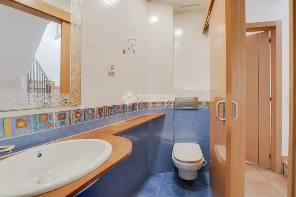 Baño de Casa adosada en venta en Terrassa con Aire acondicionado, Terraza y Trastero