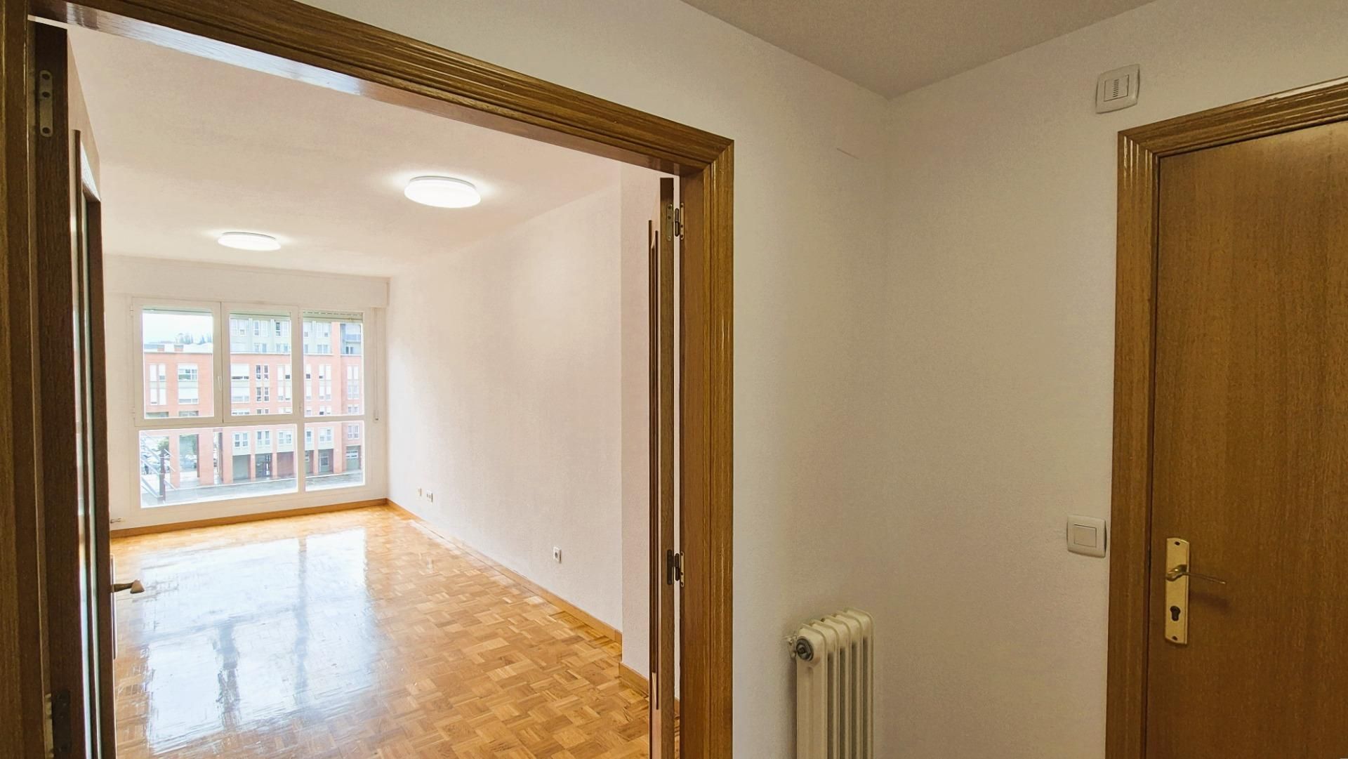 Piso en venta en  Pamplona / Iruña con Calefacción, Parquet y Trastero