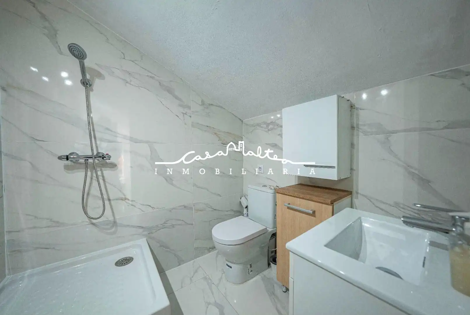 Bathroom of Attic for sale in Polop  with Air Conditioner, Terrace and Furnished