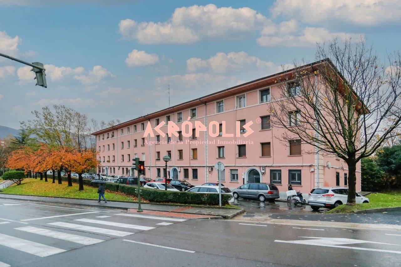 Exterior view of Apartment for sale in Basauri   with Storage room