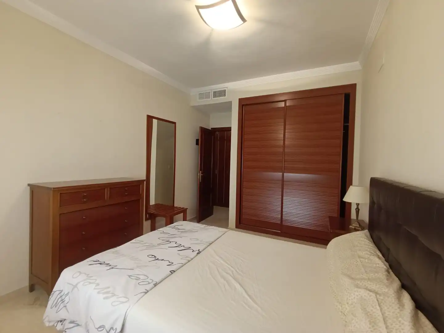 Schlafzimmer von Wohnungen zur Miete in Málaga mit Klimaanlage, Abstellraum und Möbliert