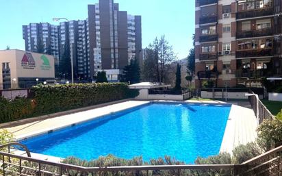 Swimming pool of Flat for sale in  Madrid Capital  with Air Conditioner and Terrace