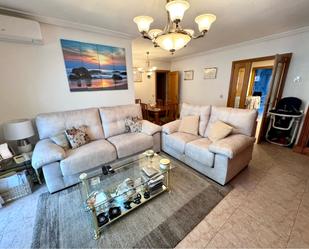 Sala d'estar de Pis en venda en Coslada amb Aire condicionat i Terrassa