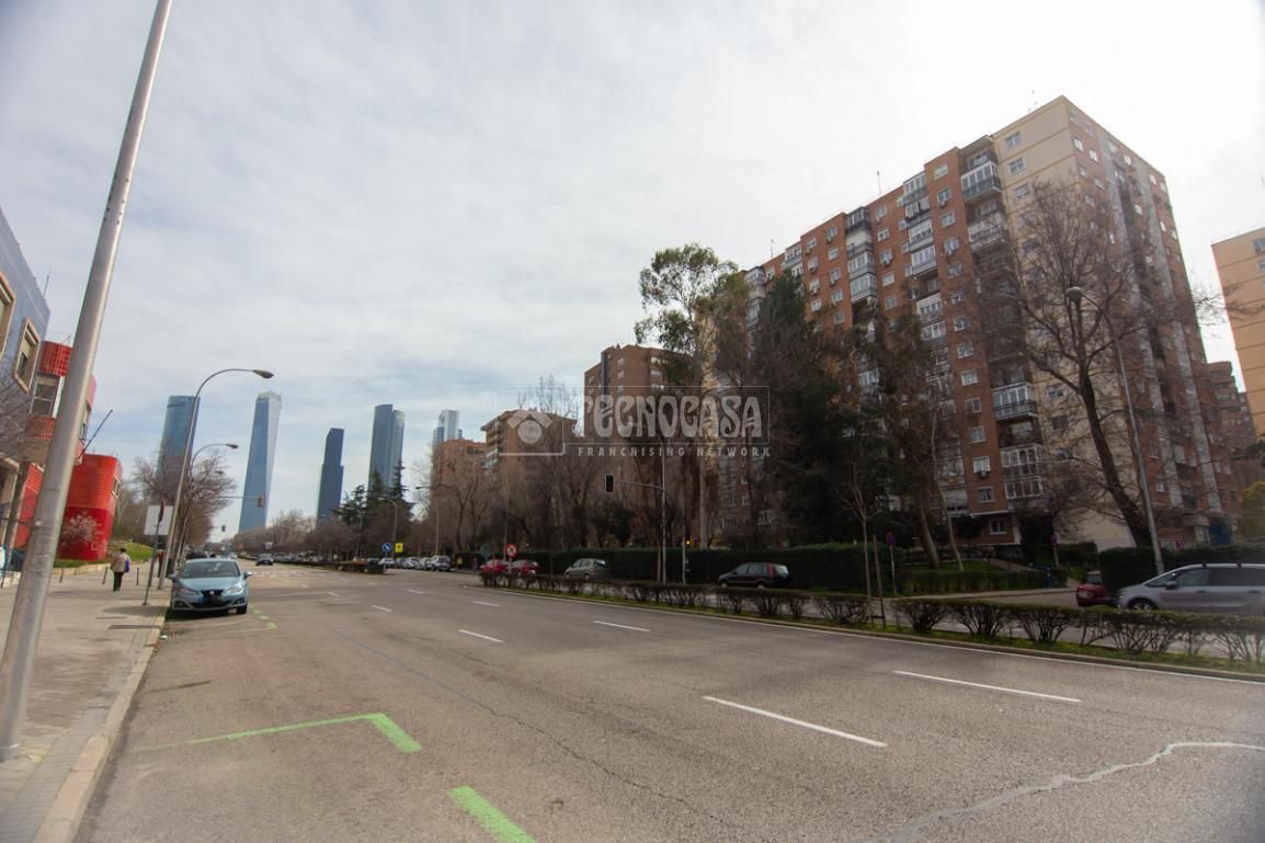 Vista exterior de Pis en venda en  Madrid Capital amb Aire condicionat, Calefacció i Balcó