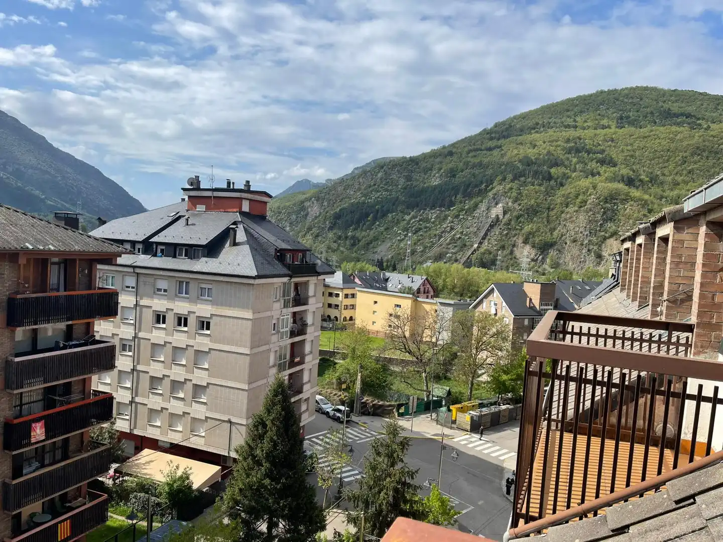 Vista exterior de Ático en venta en El Pont de Suert con Amueblado y Balcón
