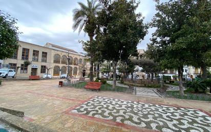 Vista exterior de Casa adosada en venda en Martos amb Terrassa