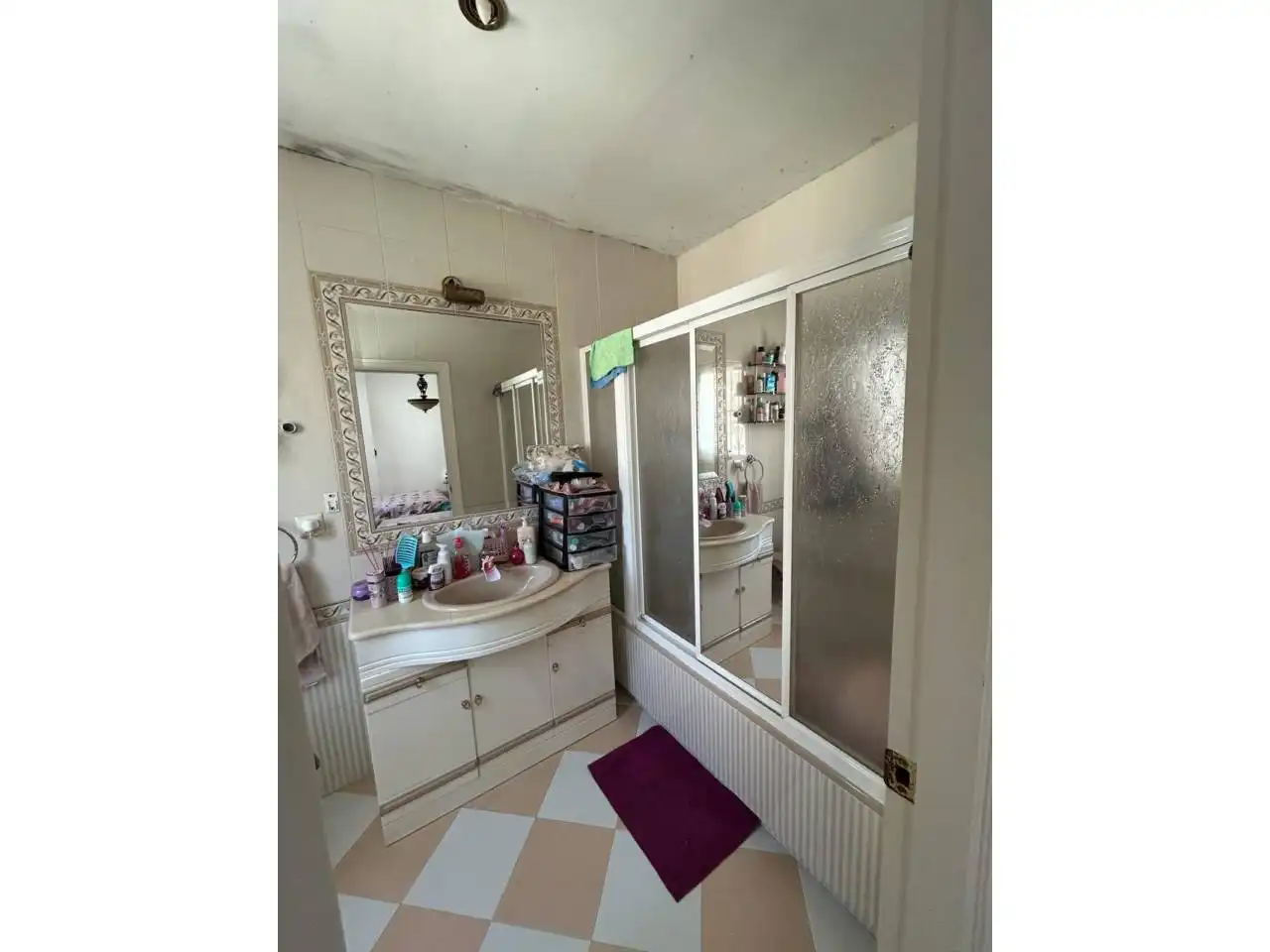 Badezimmer von Einfamilien-Reihenhaus zum Verkauf in Estepona mit Klimaanlage und Terrasse