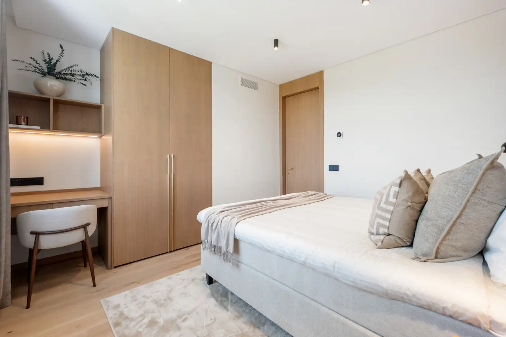 Schlafzimmer von Dachboden zum Verkauf in Marbella mit Klimaanlage, Terrasse und Schwimmbad