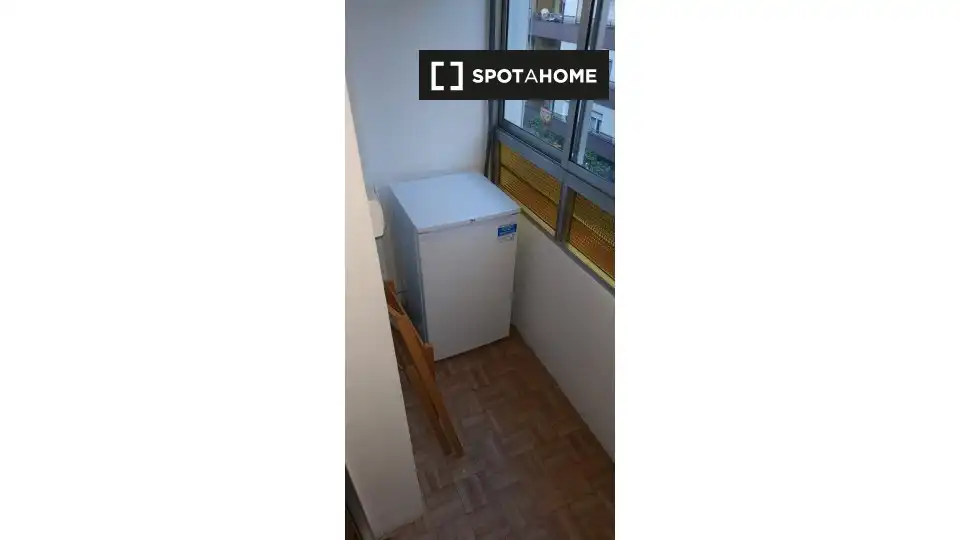 Balcony of Flat for share in Zaragoza  with Air Conditioner, Heating and Furnished