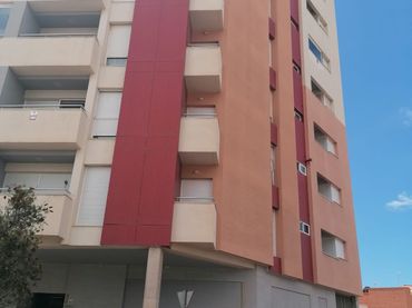 Local comercial en venta en Calle Algarrobo 79