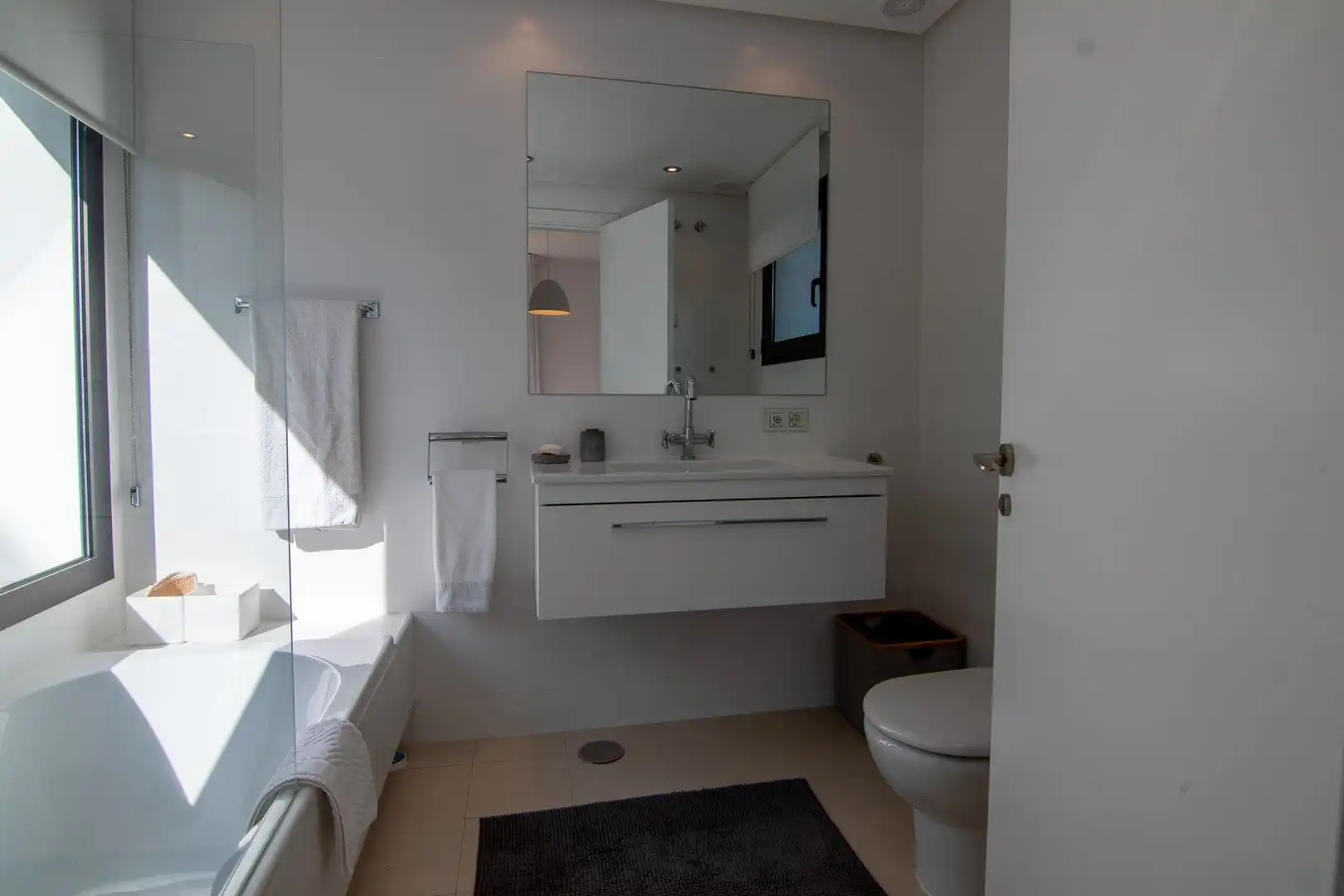 Bany de Casa o xalet de lloguer en Estepona amb Aire condicionat, Jardí privat i Terrassa