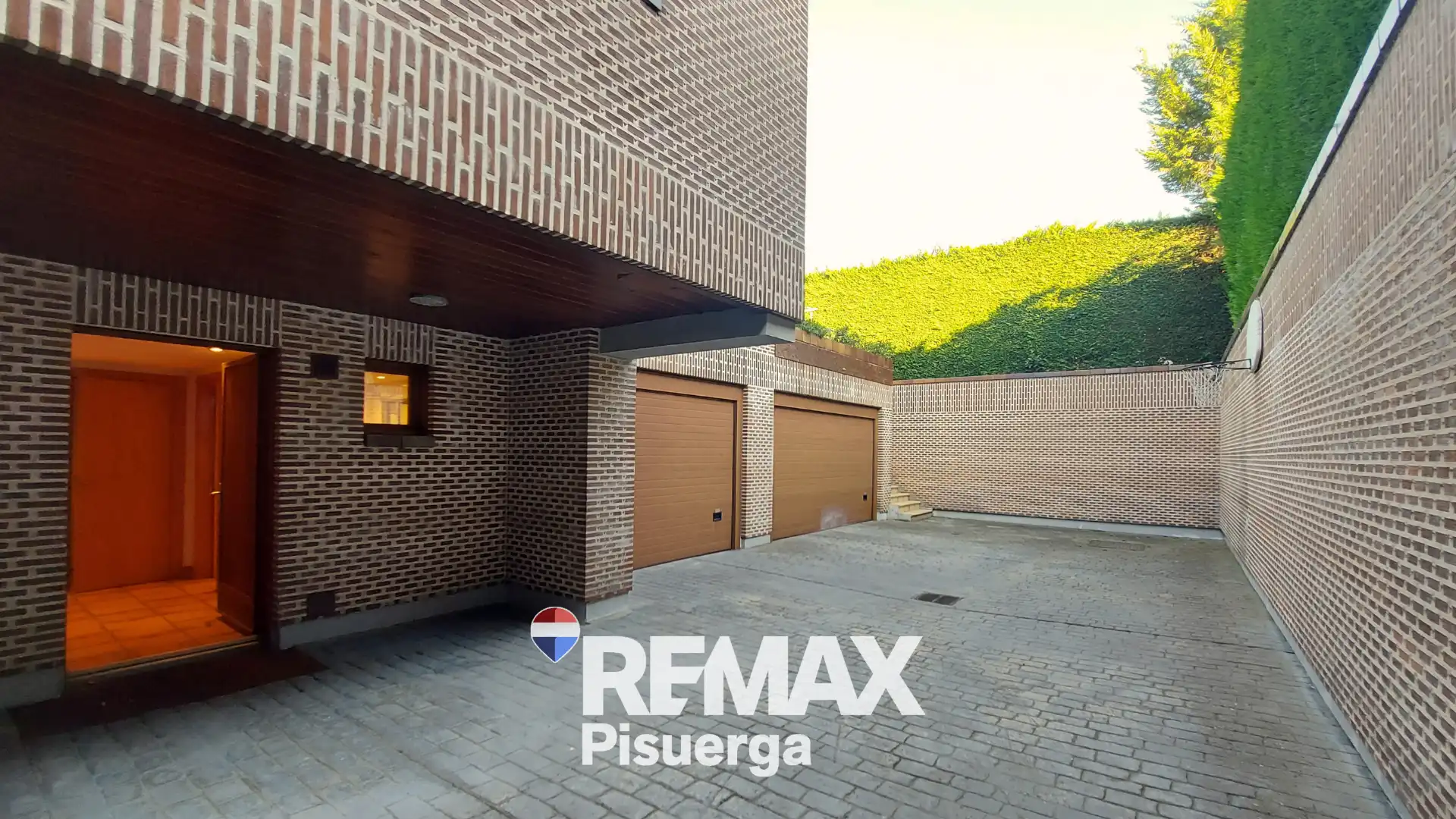 Aparcament de Casa o xalet en venda en Boecillo amb Aire condicionat, Calefacció i Jardí privat