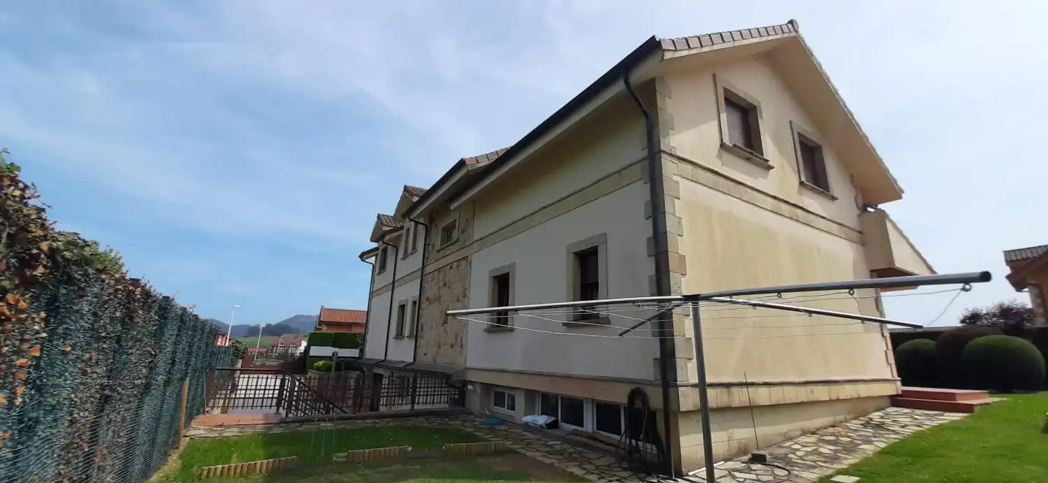 Vista exterior de Casa o xalet en venda en Argoños  amb Calefacció