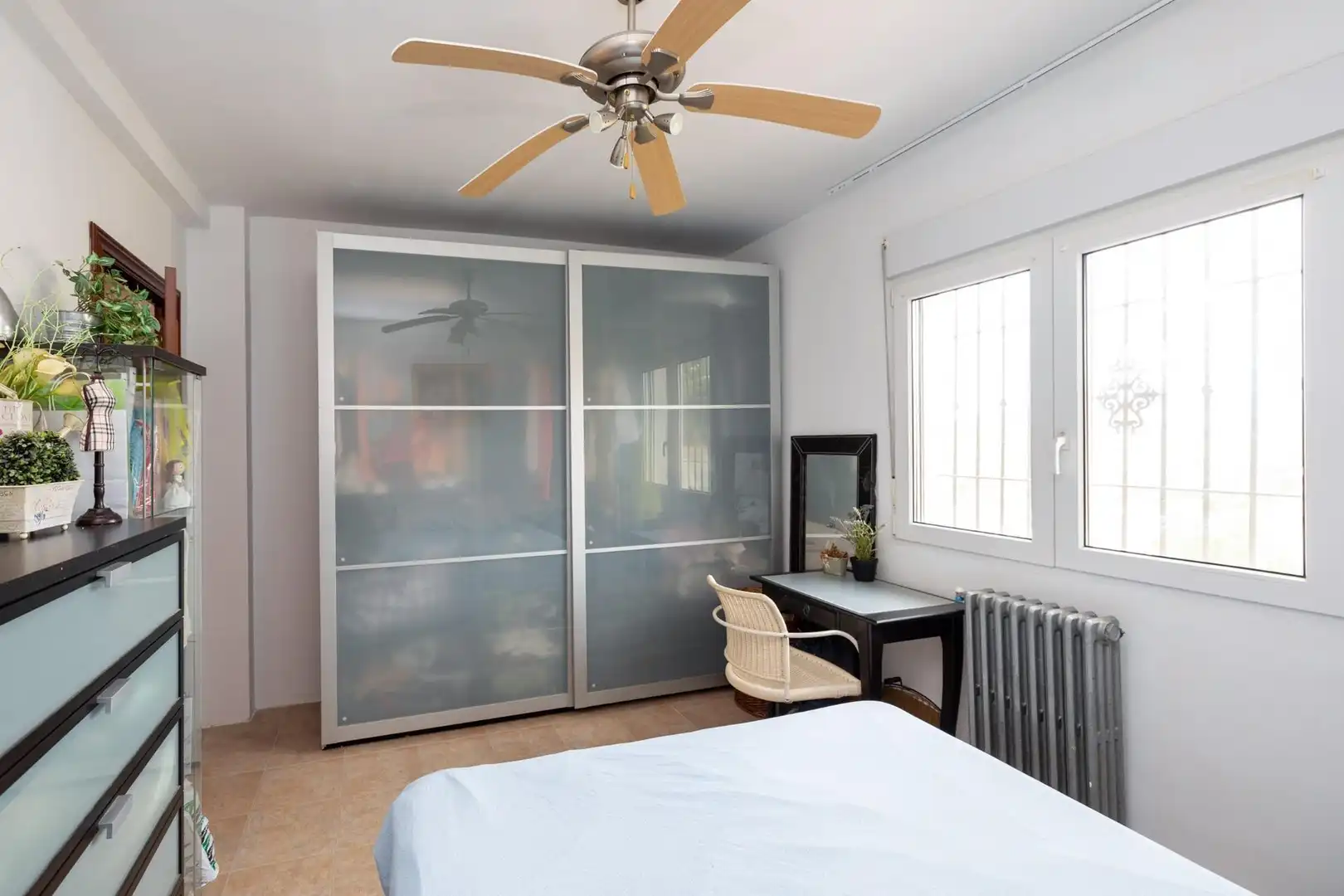 Bedroom of Houses for sale in Barrio de la Vega