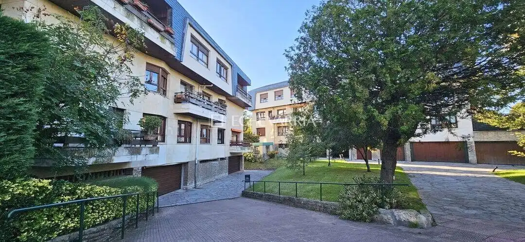 Vista exterior de Pis en venda en Getxo  amb Calefacció, Jardí privat i Traster