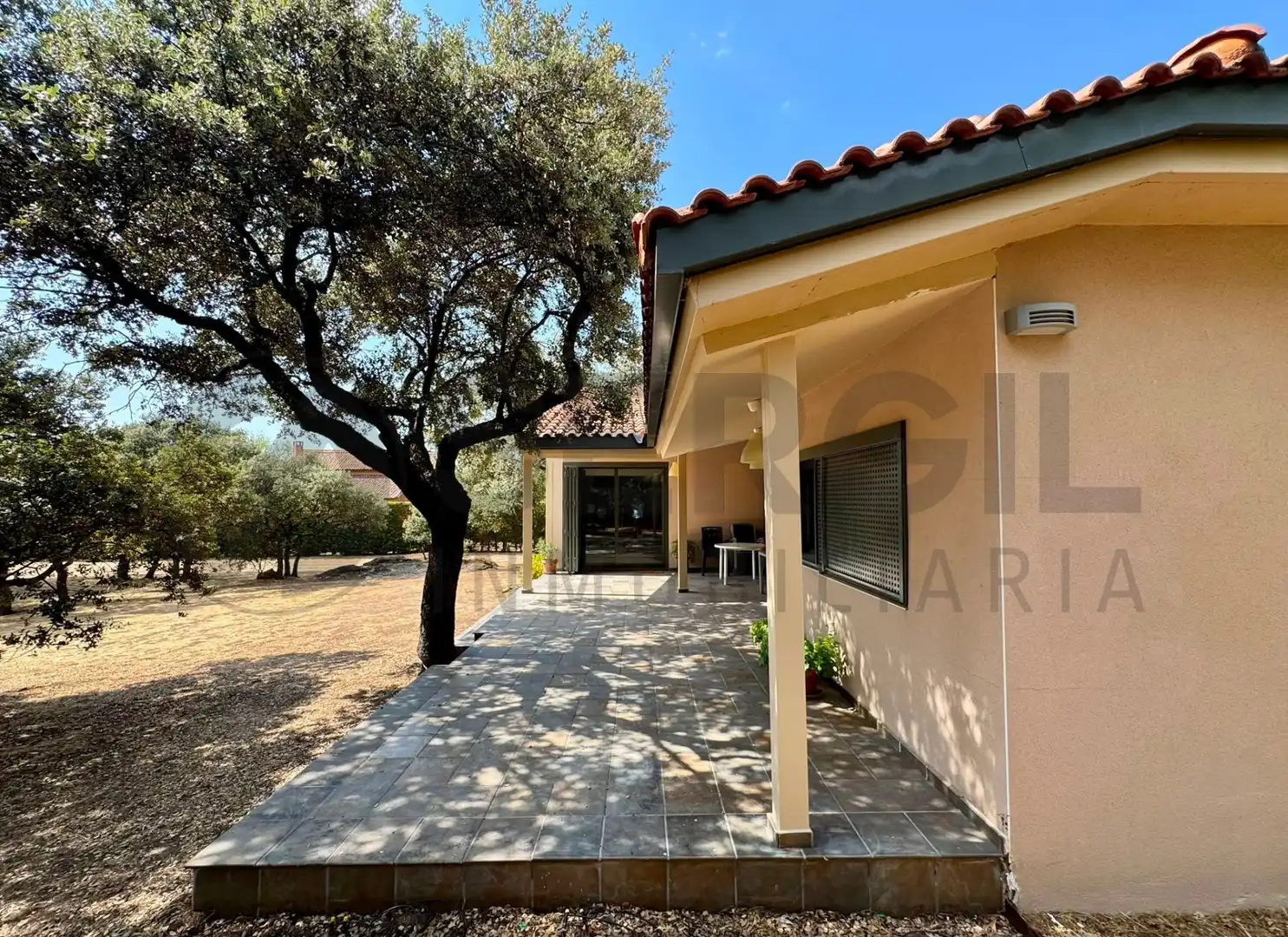 Vista exterior de Casa o xalet en venda en Navas de Riofrío amb Calefacció, Jardí privat i Traster