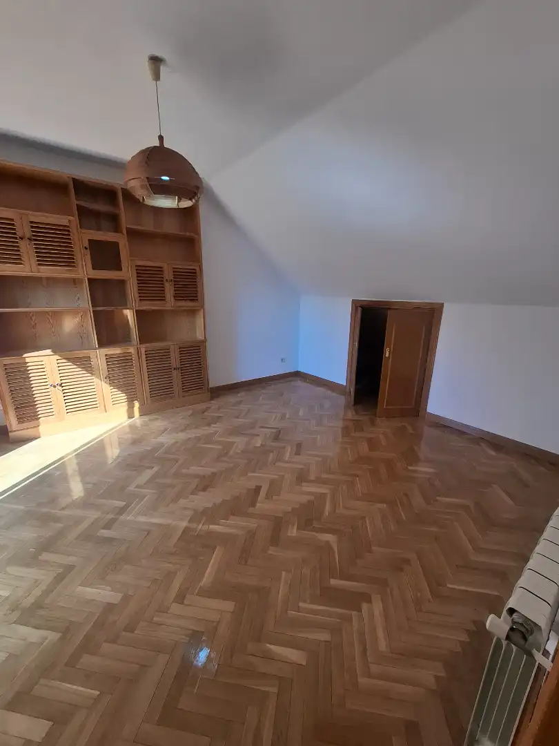 Casa adosada de alquiler en Villaviciosa de Odón con Aire acondicionado, Calefacción y Jardín privado