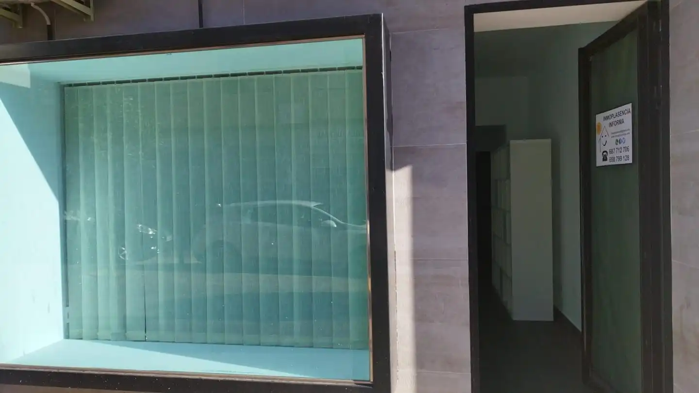 Local de alquiler en Sor Valentina Mirón, Los Pinos - El Pilar