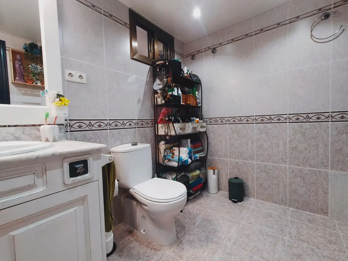 Bany de Pis en venda en Sabadell amb Aire condicionat, Calefacció i Forn