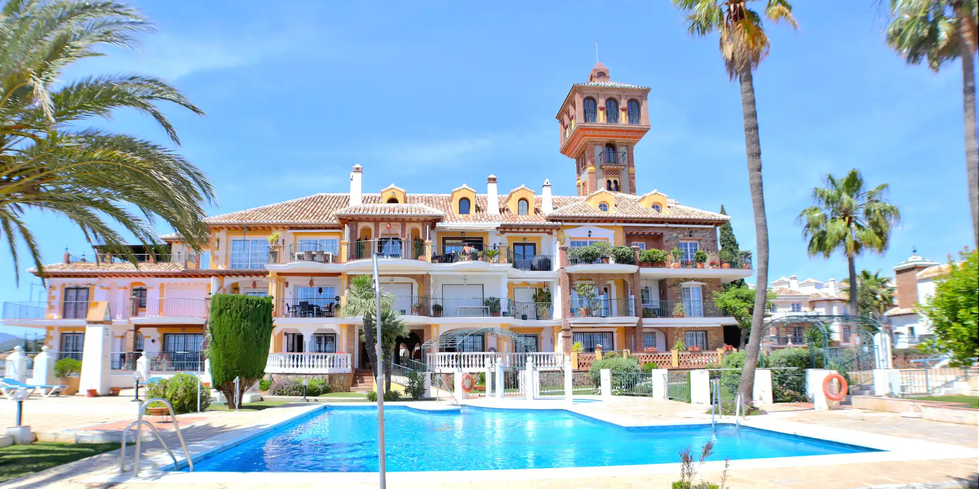Vista exterior de Casa o xalet en venda en Mijas amb Aire condicionat, Calefacció i Jardí privat
