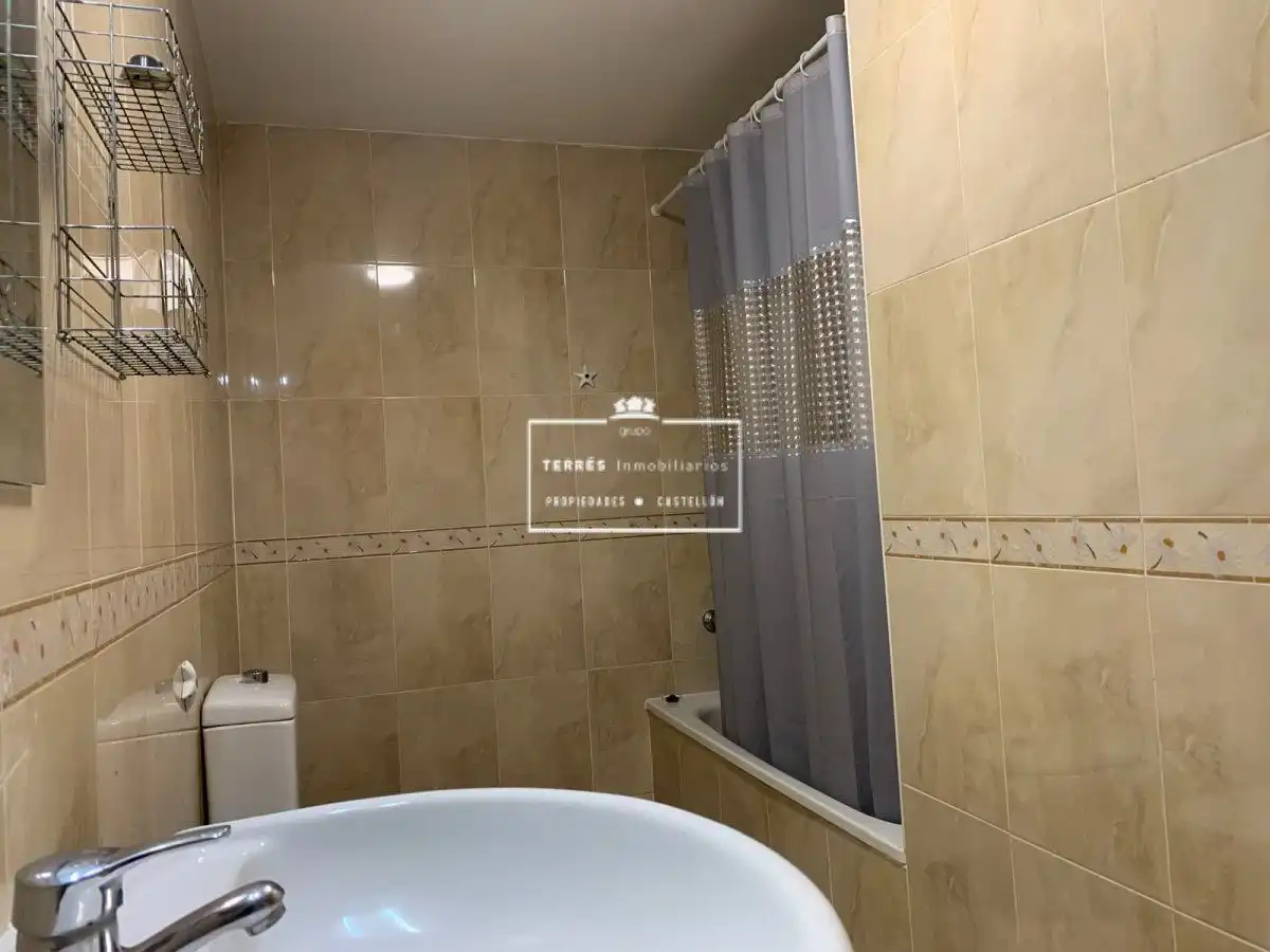 Baño de Piso en venta en Castellón de la Plana / Castelló de la Plana con Terraza, Trastero y Balcón