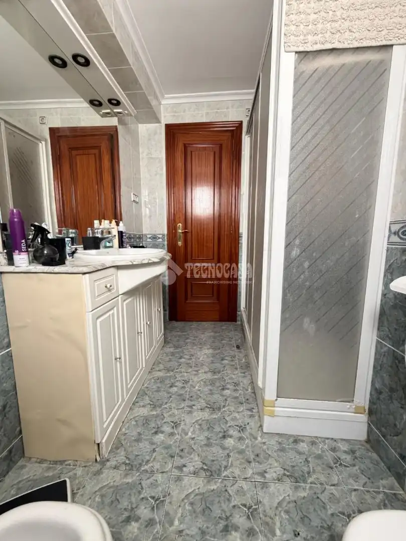Baño de Piso en venta en Xirivella con Terraza y Trastero