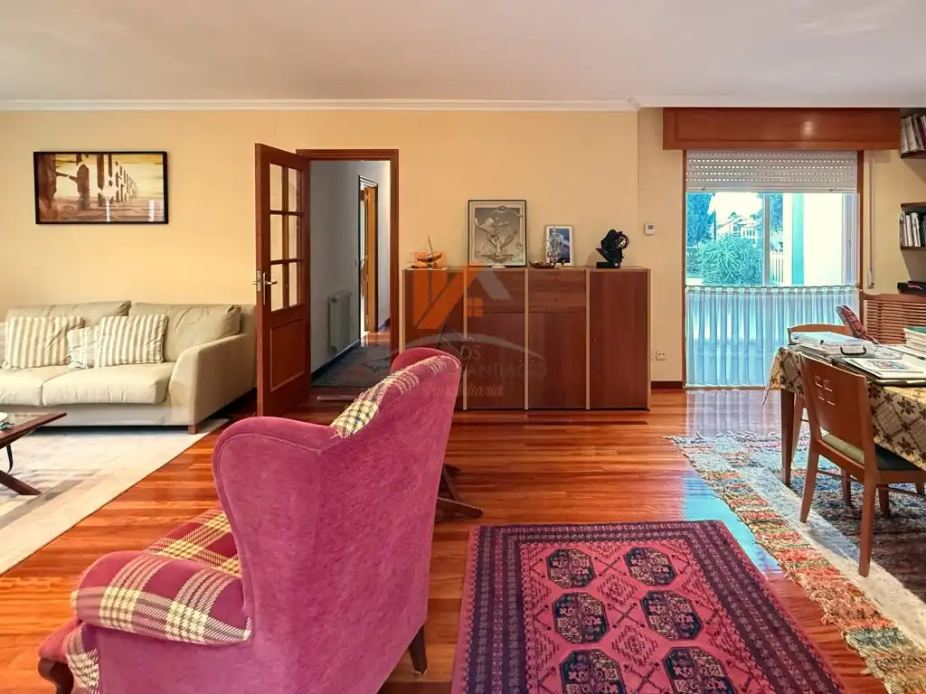 Sala de estar de Casa adosada en venta en Brión con Jardín privado, Terraza y Piscina