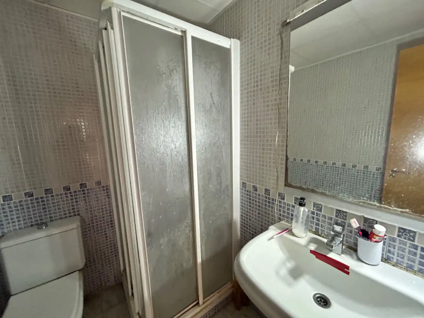 Badezimmer von Wohnung zur Miete in Torrent mit Klimaanlage und Balkon