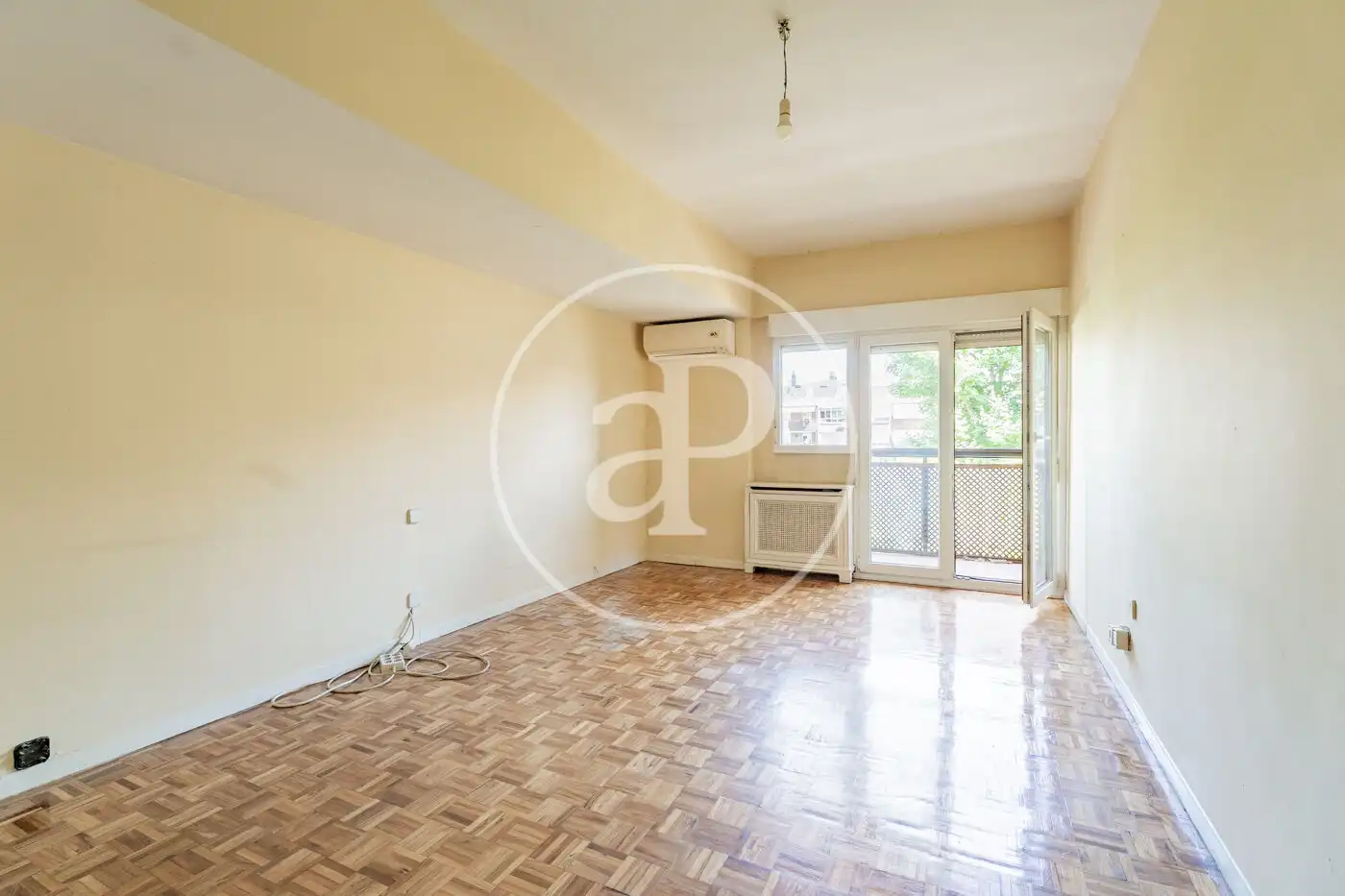Sala de estar de Piso de alquiler en Madrid con Aire acondicionado, Calefacción y Jardín privado