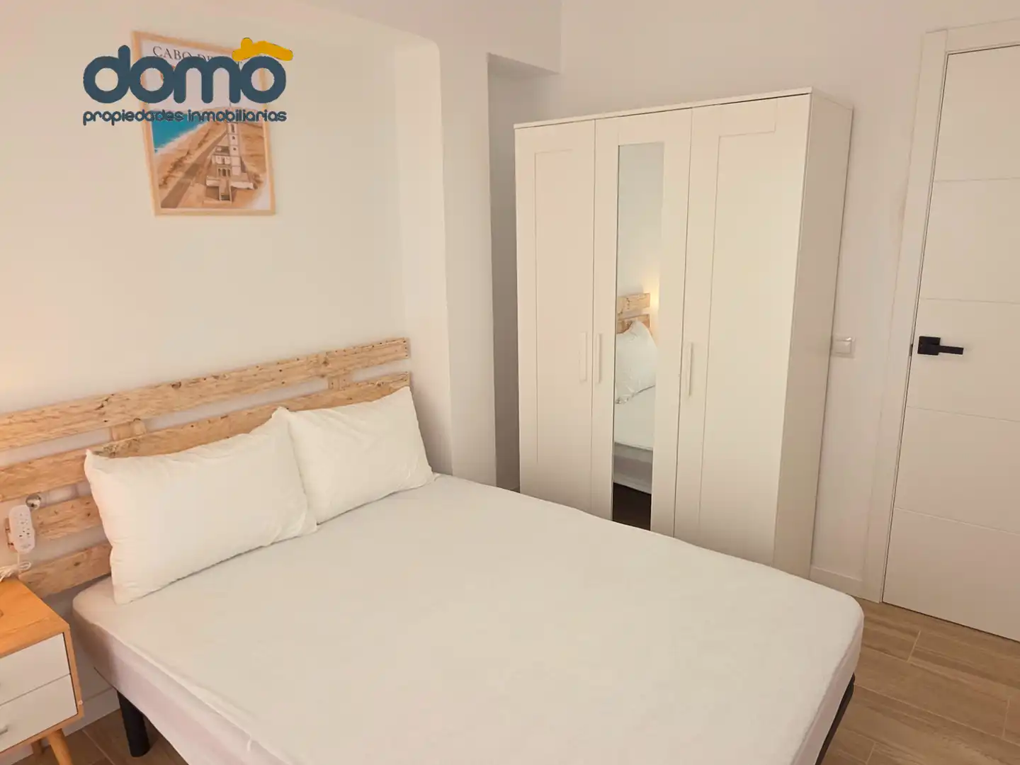 Dormitori de Pis per a compartir en Almería amb Aire condicionat, Moblat i Forn