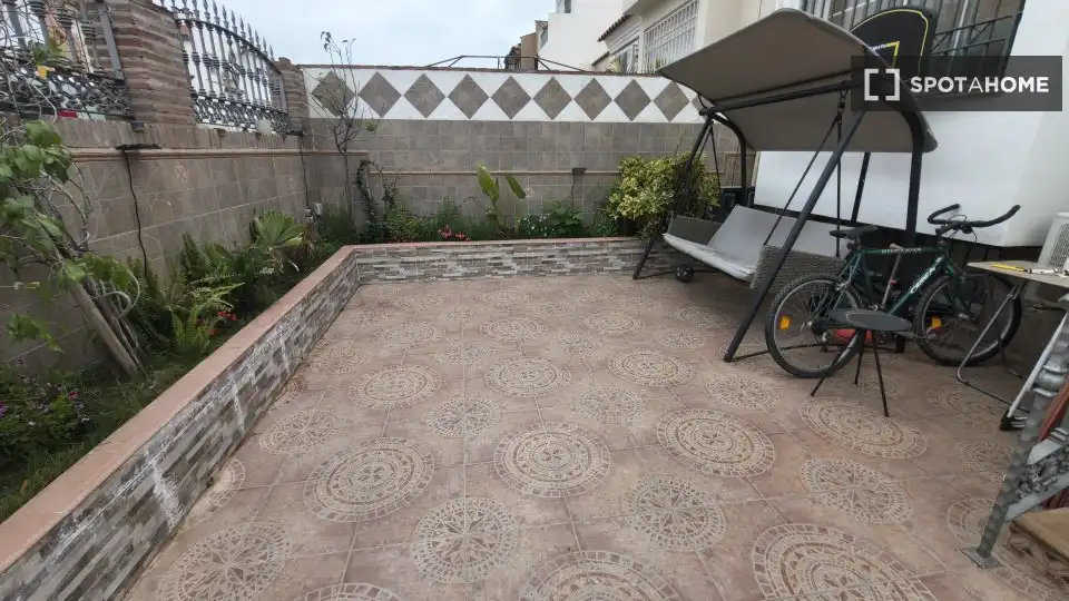 Terrassa de Pis per a compartir en Vélez-Málaga amb Aire condicionat, Calefacció i Moblat