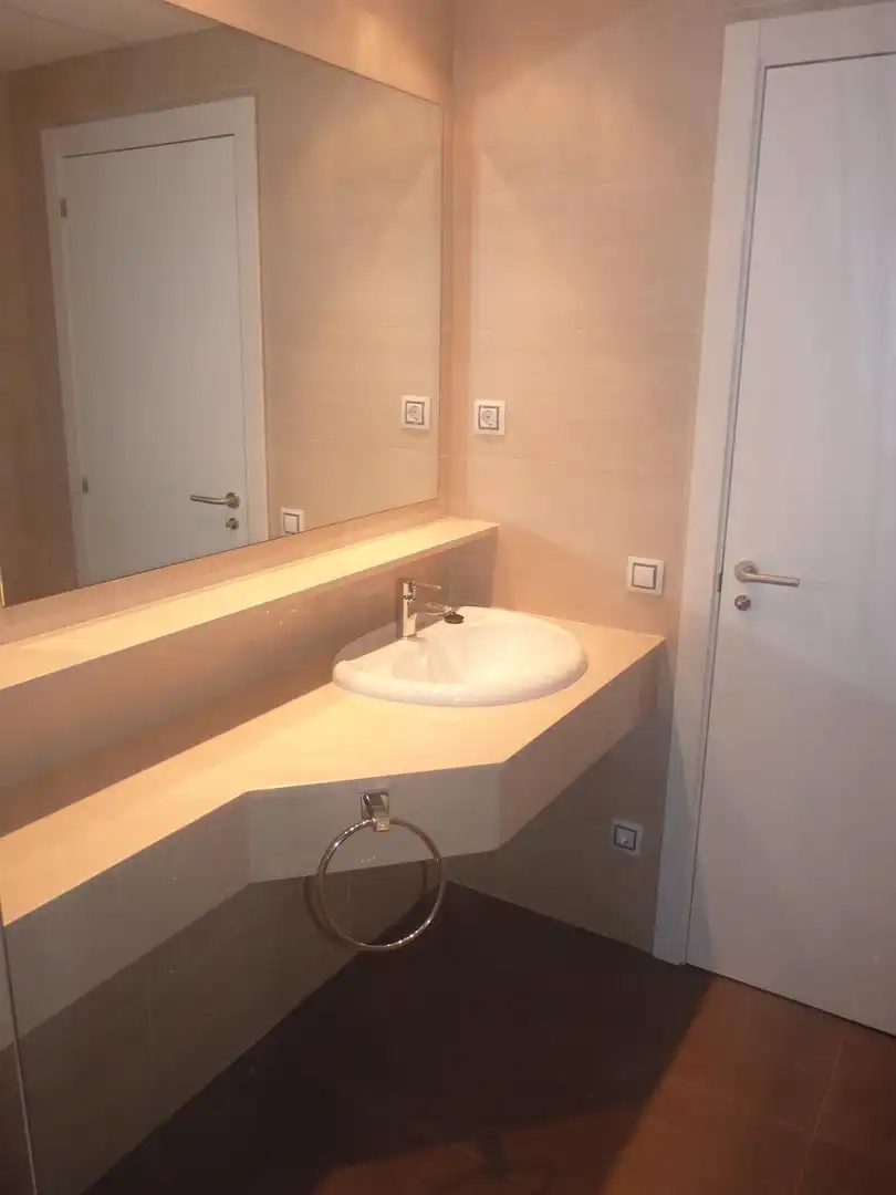 Baño de Piso de alquiler en Barcelona con Aire acondicionado, Calefacción y Parquet